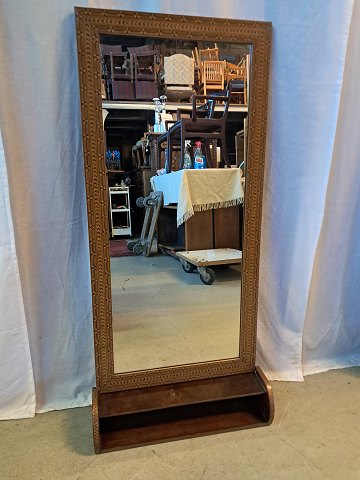 Spejl med hylde Kr. 1450,-