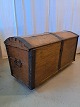 Kiste
 Kr. 900,-