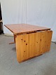 Spisebord med klap.
 Kr. 1800,-