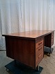 Fritstående skrivebord
 Kr. 2600,-