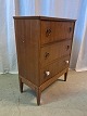 Lille kommode Kr. 450,-